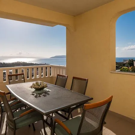 3 Bedroom Xxl Family Apartman Makarska